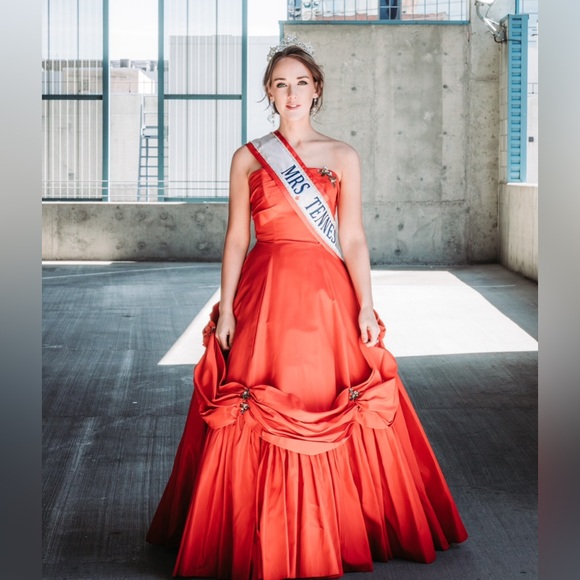 Vintage 1950s Red Ballgown - Picture 4 of 6